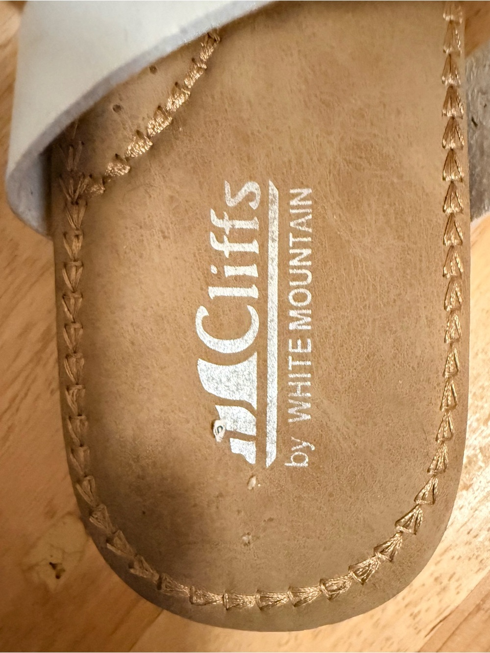 Cliffs by WHITE MOUNTAIN white/tan soles size7 Slip-On Sandal with Stitched Trim